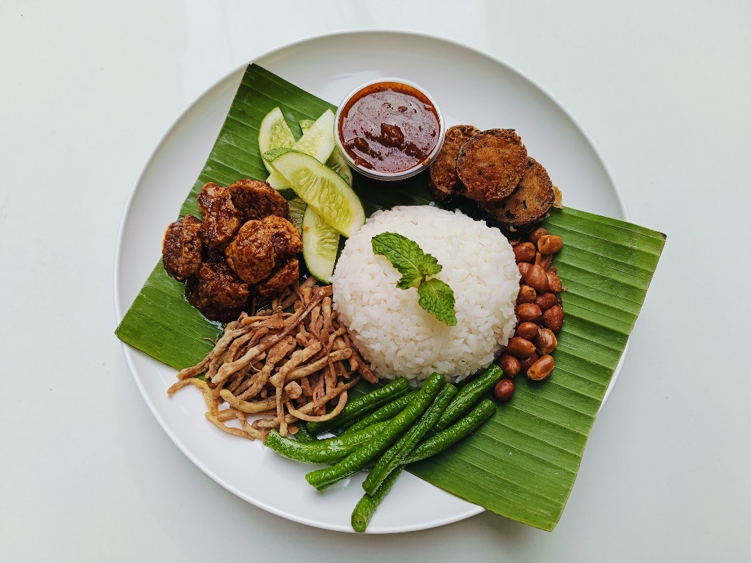 Thai Hom - ไทยหอม: food & drinks