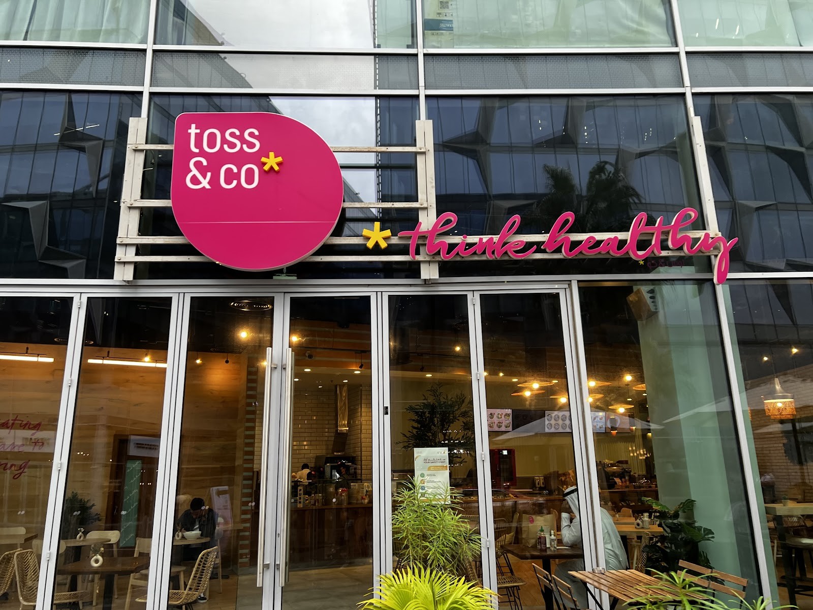Toss & Co.: the place