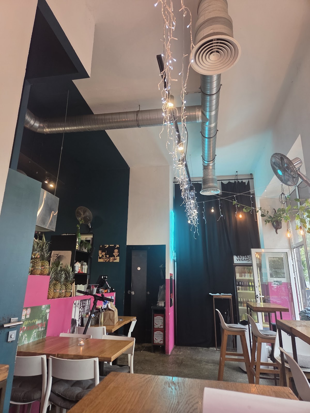 Yatta Vegan Ramen Żoliborz: the place