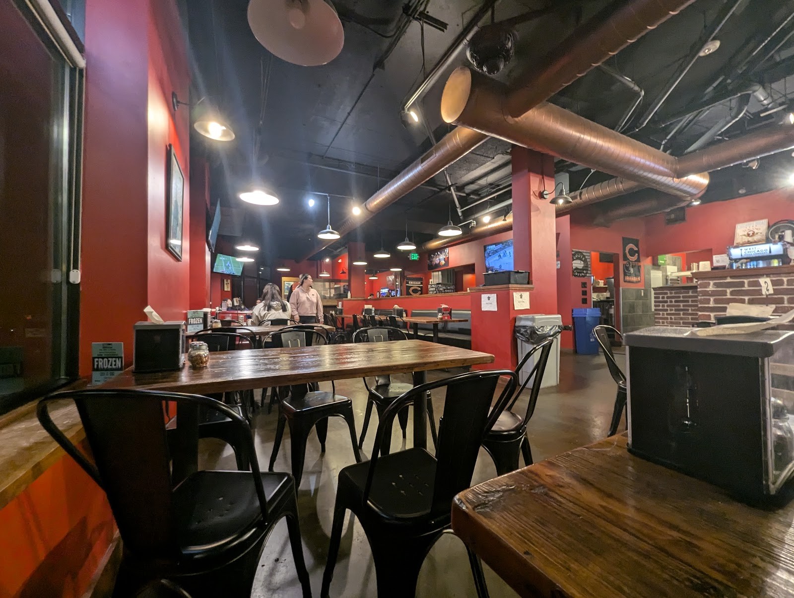 West of Chicago Pizza Company: the place