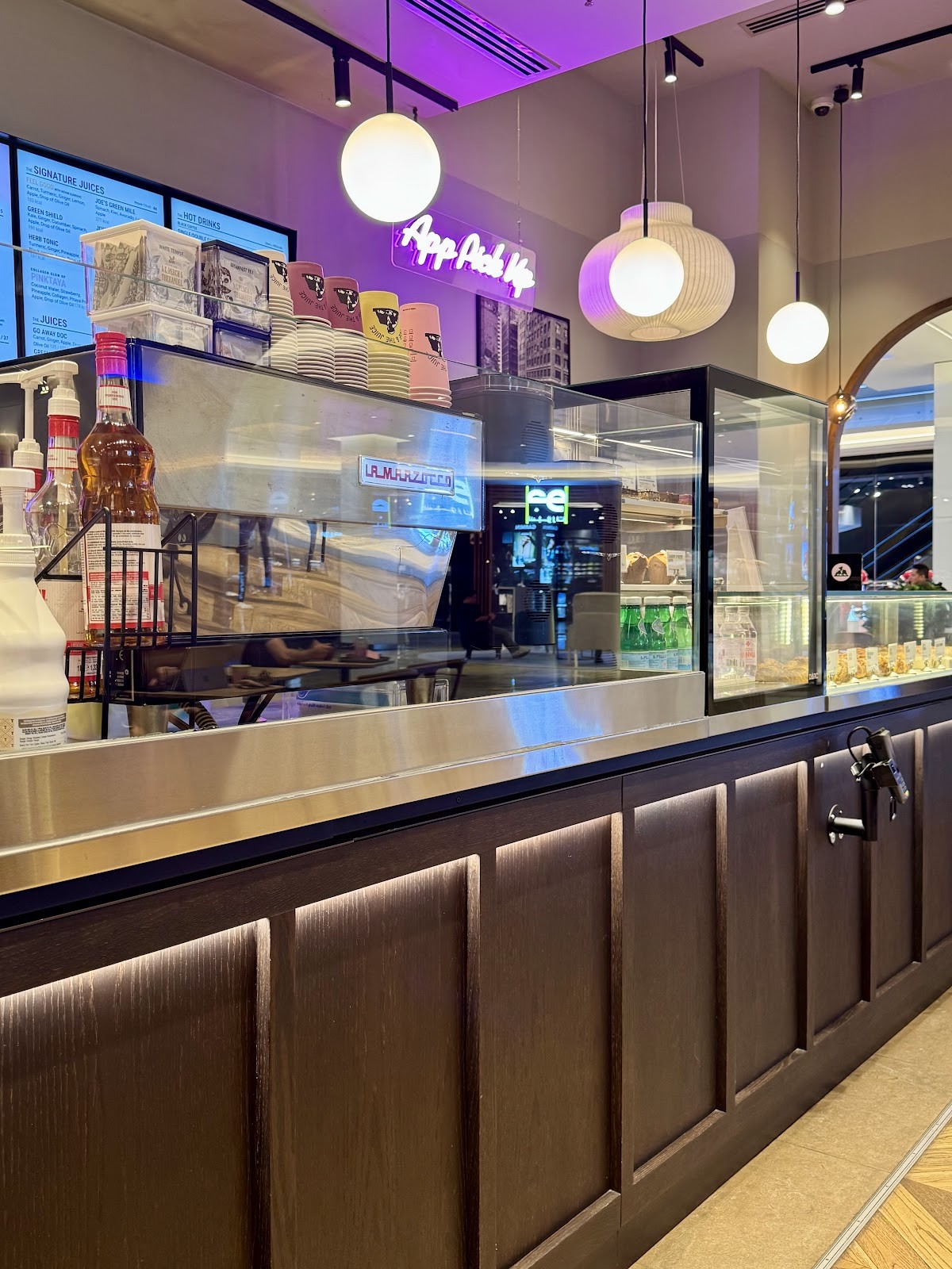 Joe & The Juice - Nakheel Mall: the place