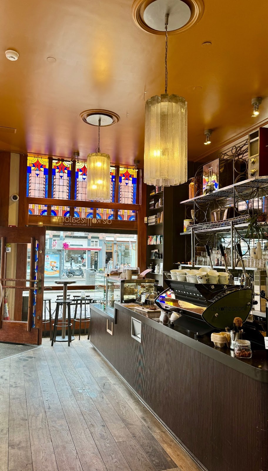Coffee lounge West: the place