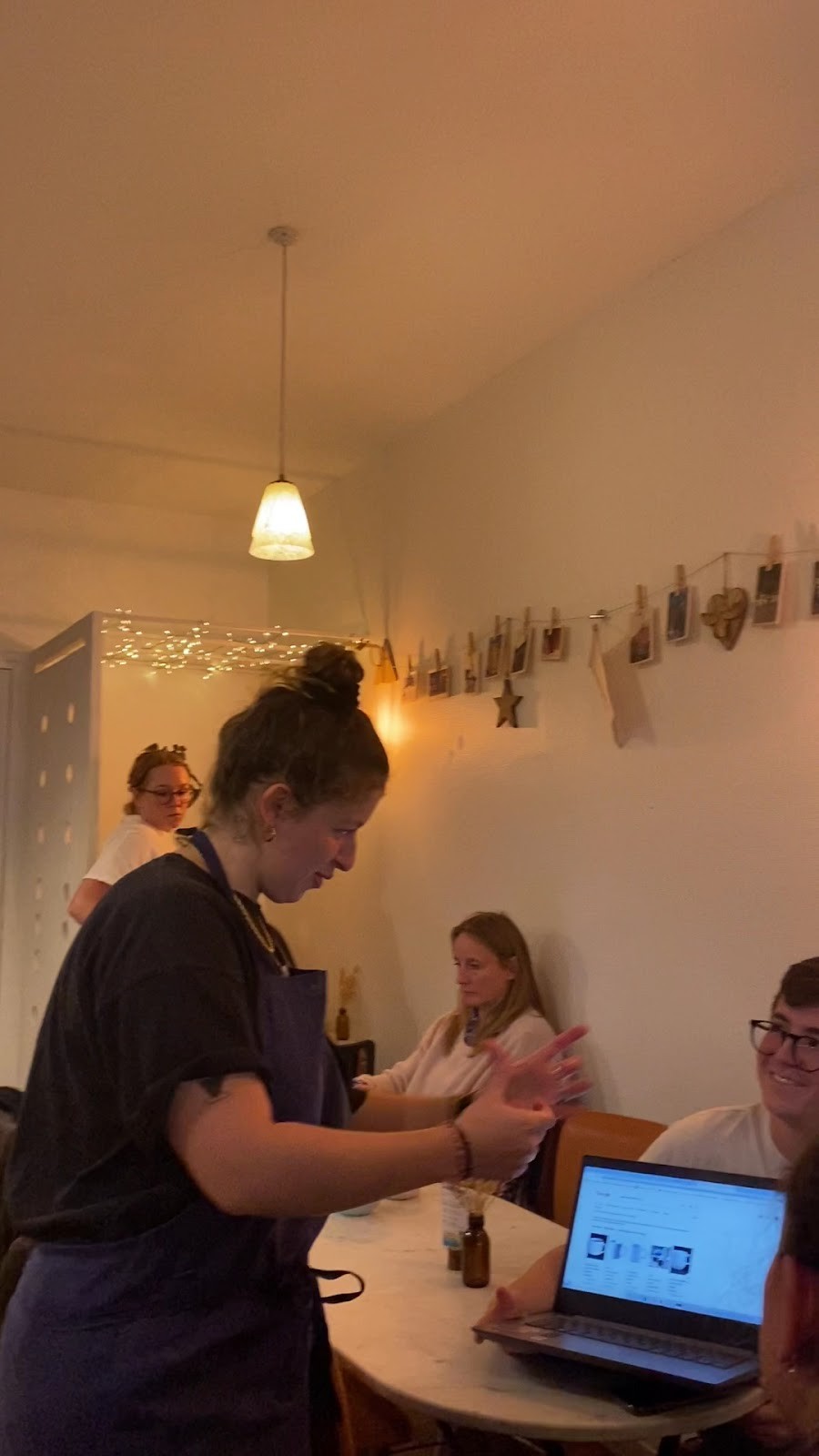 Léandrés happy food & coffee roaster: the place