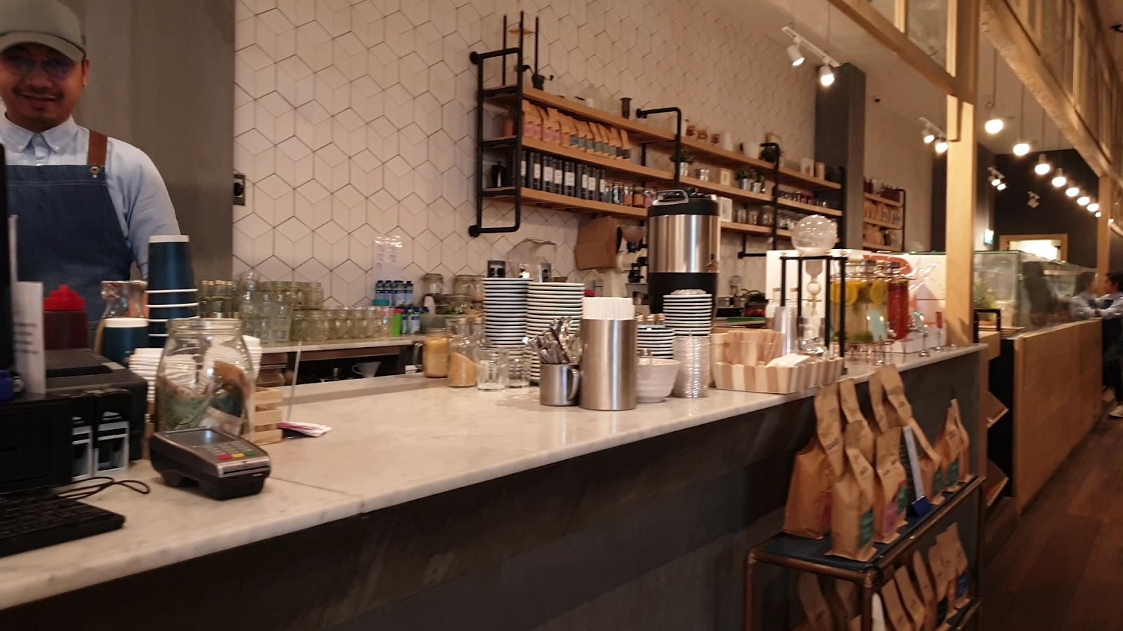 Common Grounds - Mall of the Emirates: the place