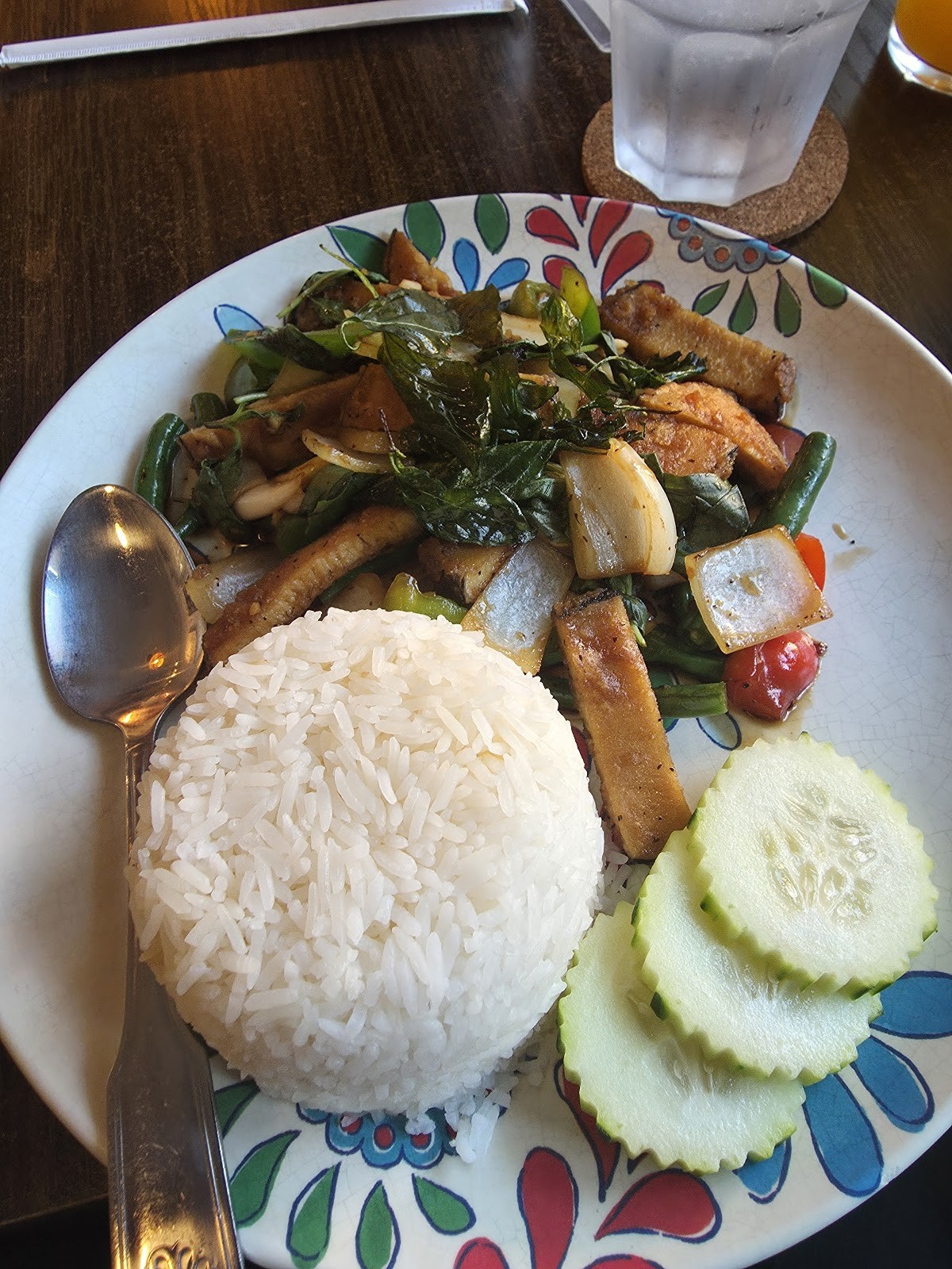 SAMATA THAI VEGAN HOUSE: food & drinks