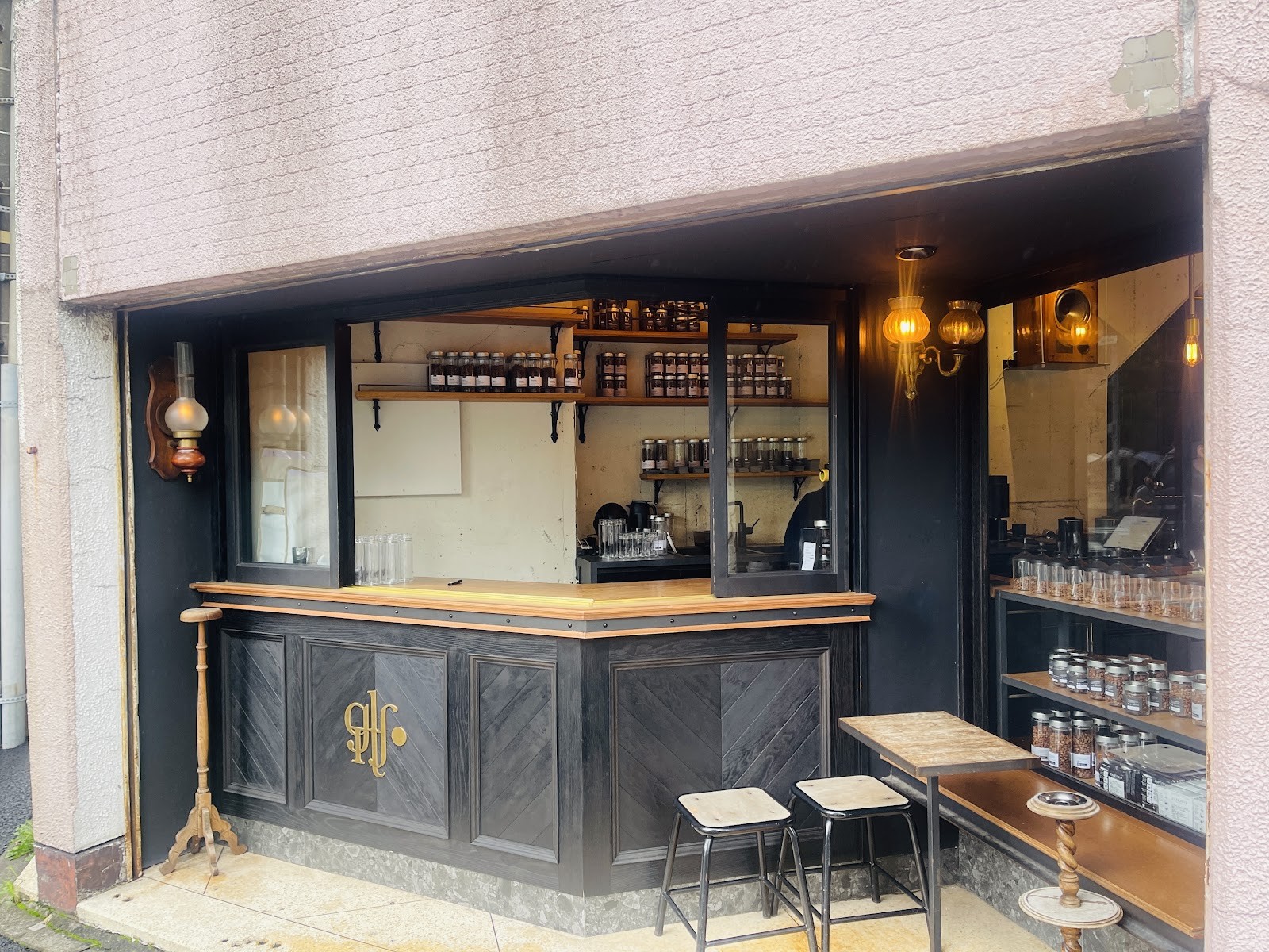 GLITCH COFFEE & ROASTERS: the place