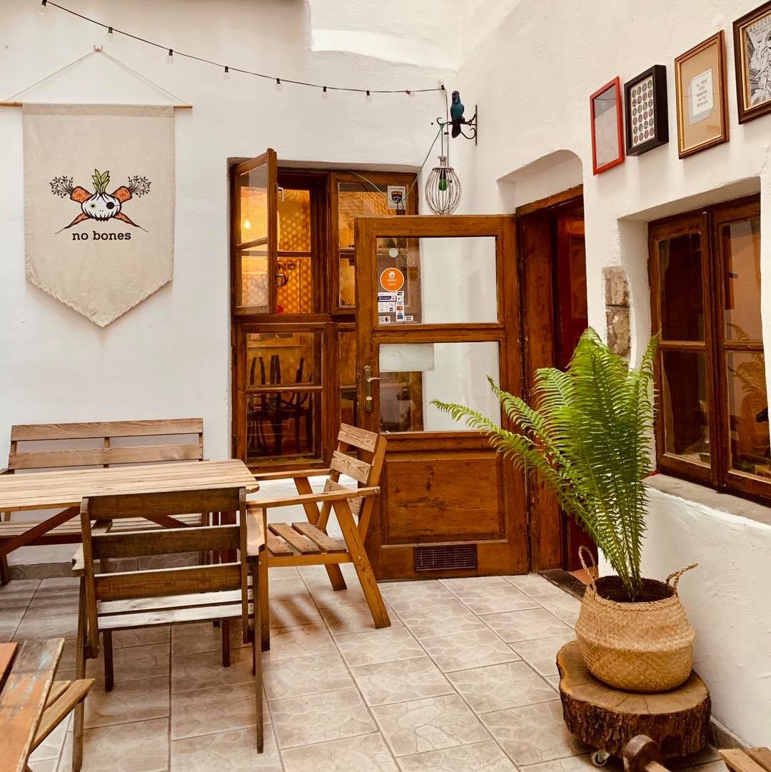 No Bones Vegan Food: the place