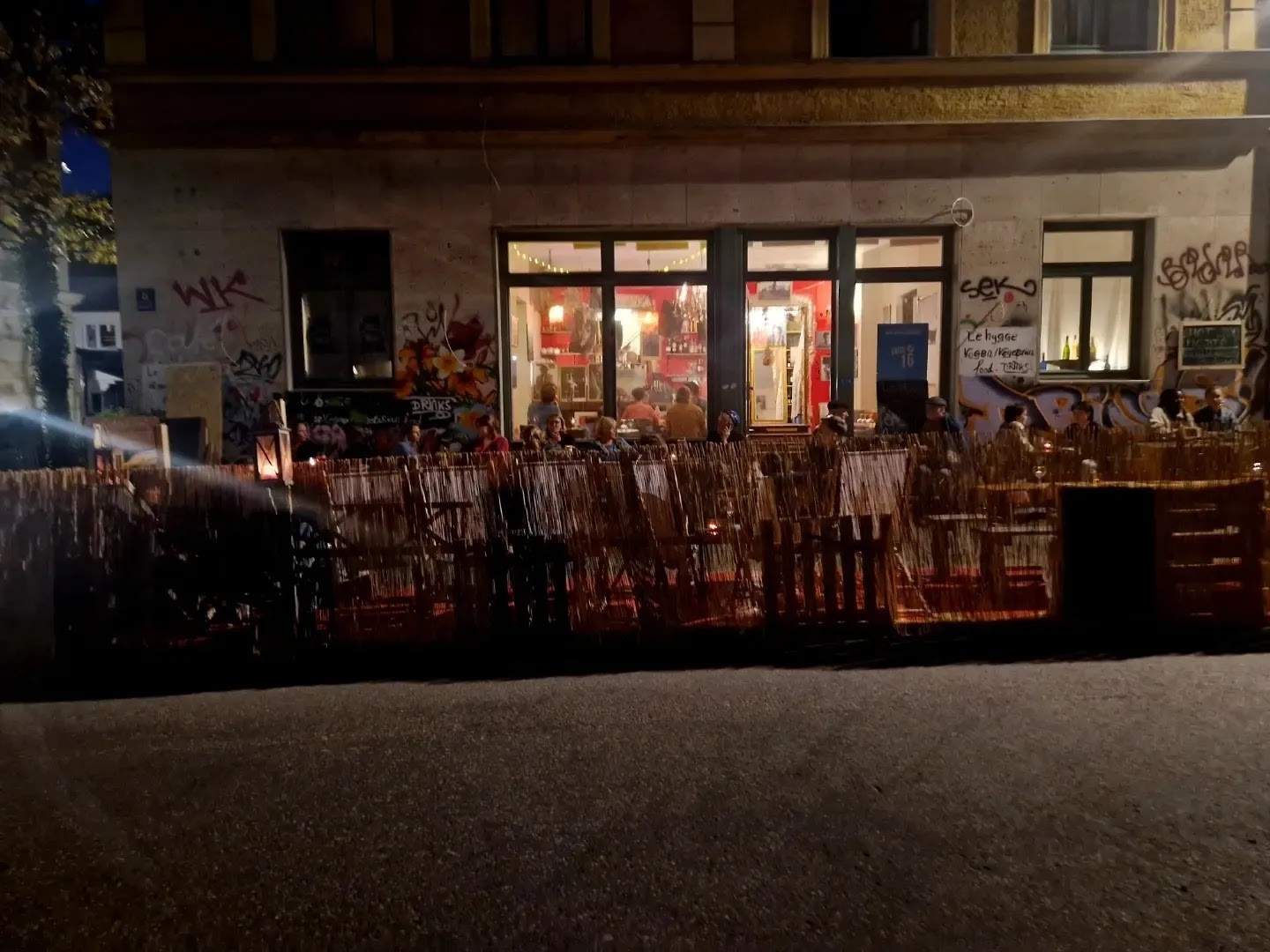 Café le hygge: the place
