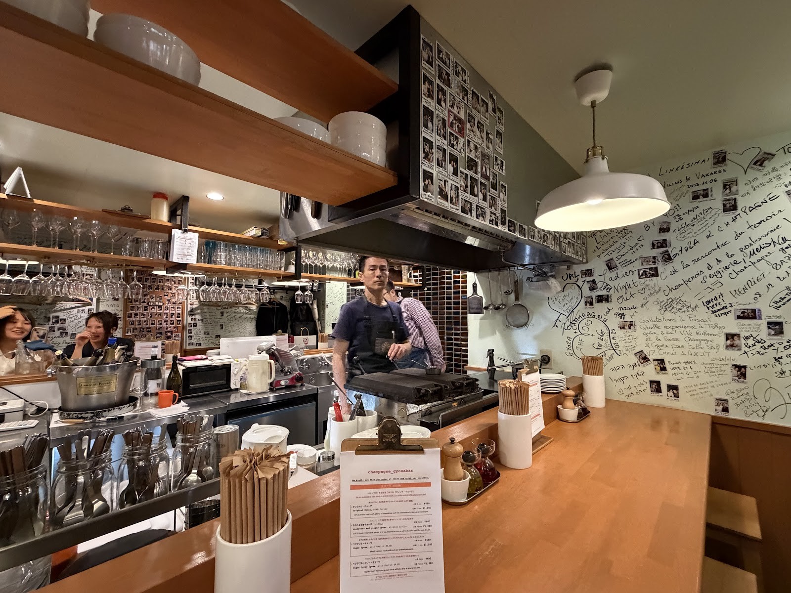 Champagne & Gyoza Bar STAND-CHAM-SHOKU: the place