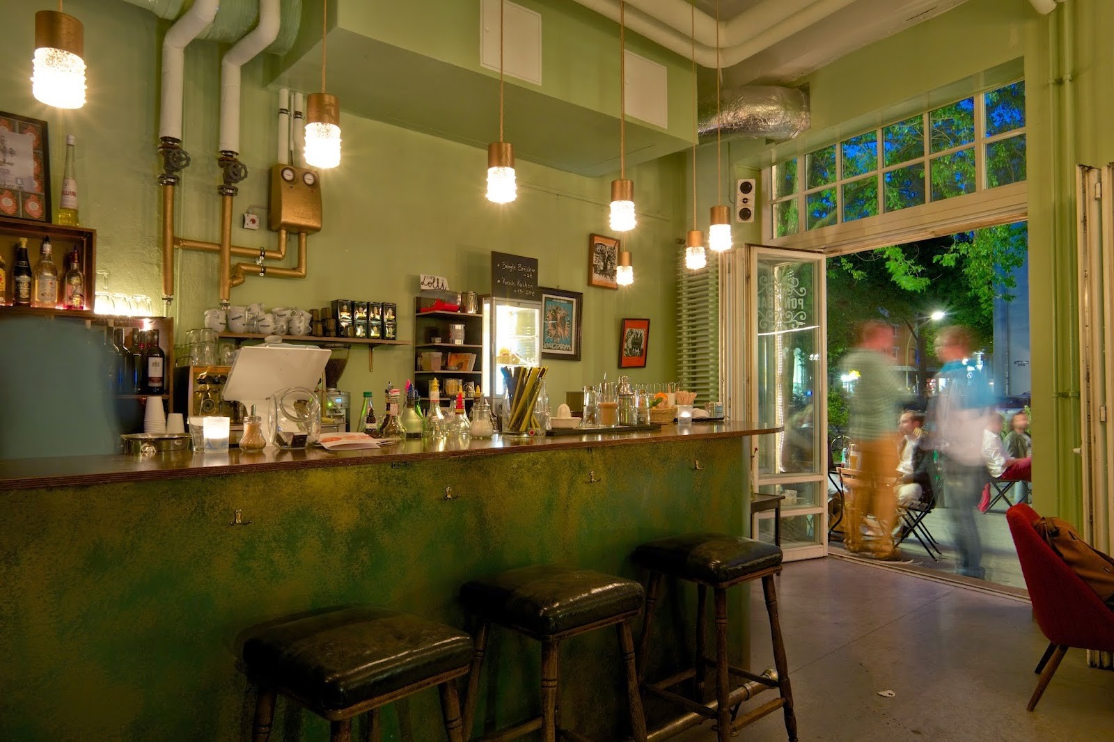 Pony Bar: the place