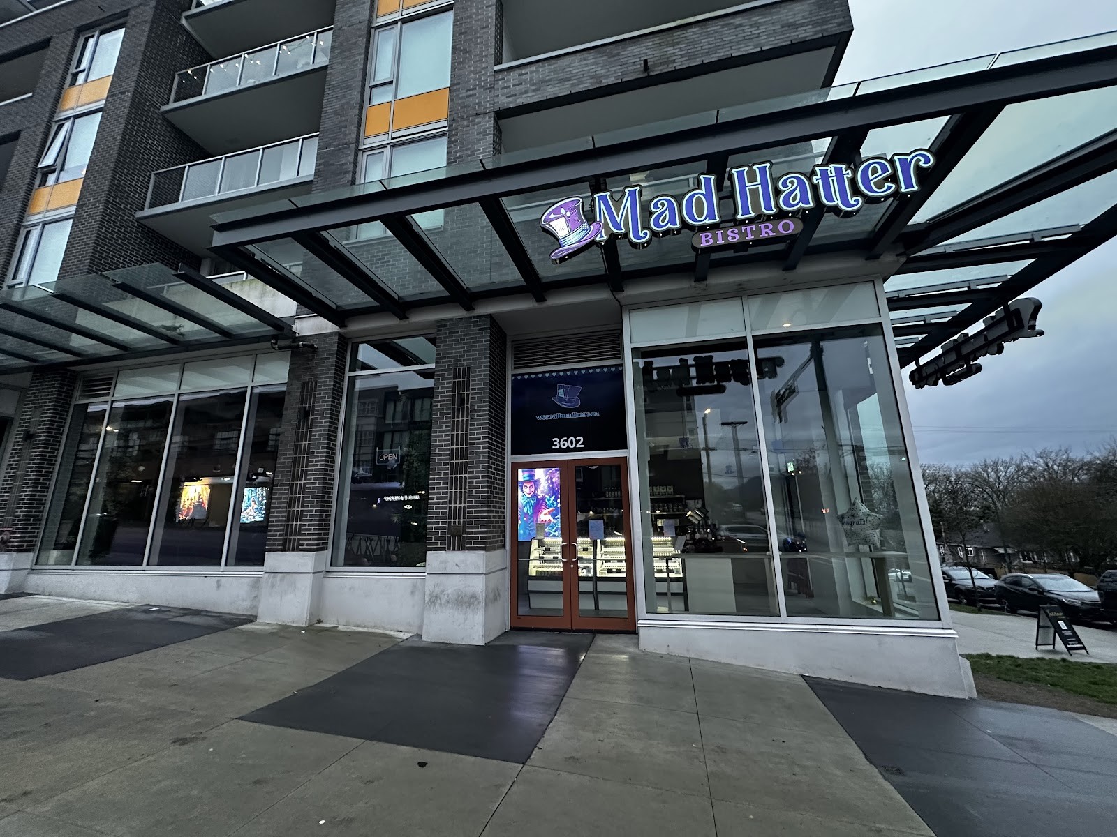 Mad Hatter Bistro: the place
