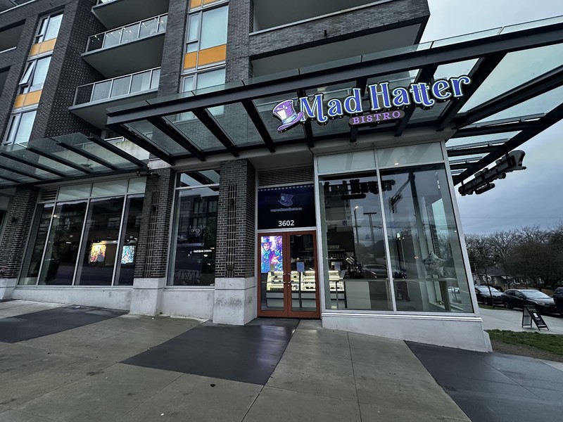 Mad Hatter Bistro: photo 4