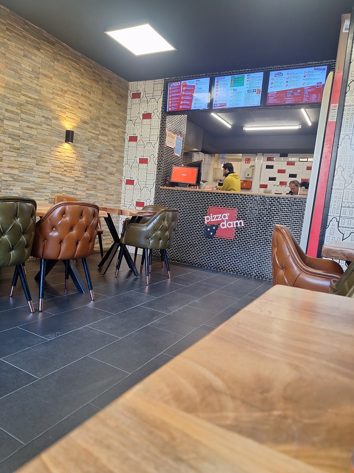 Pizzadam Amsterdam Oost: the place