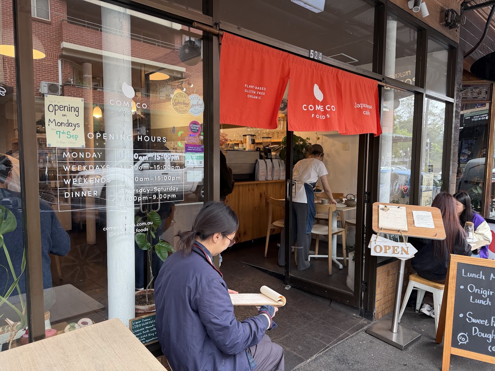 Comeco Cafe & Sushi Bar: the place