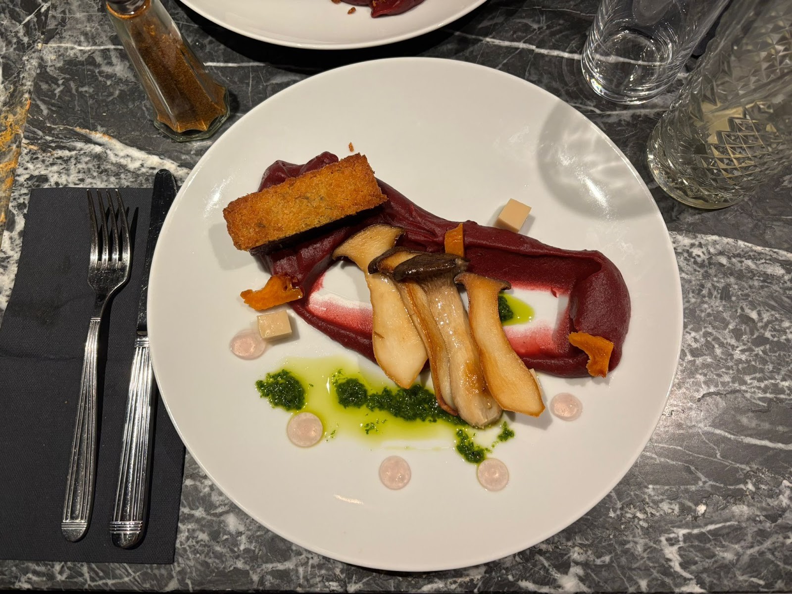 Vaust Bar & Restaurant: food & drinks