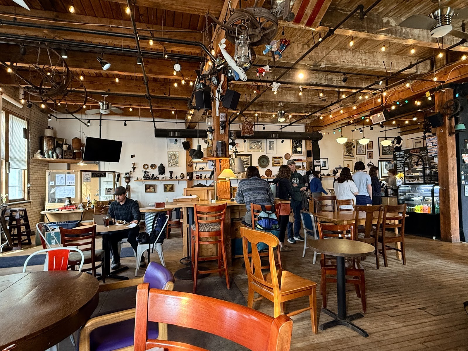 Mojo Coffee Gallery: the place