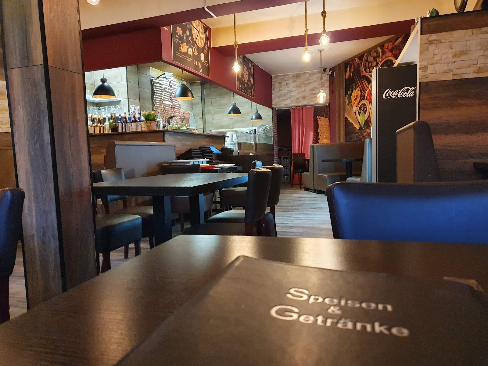Pizzeria Napoli: the place