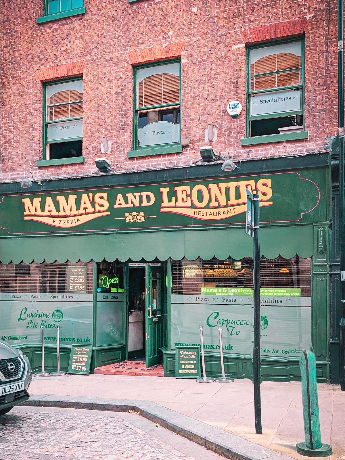 Mama’s & Leonies: the place