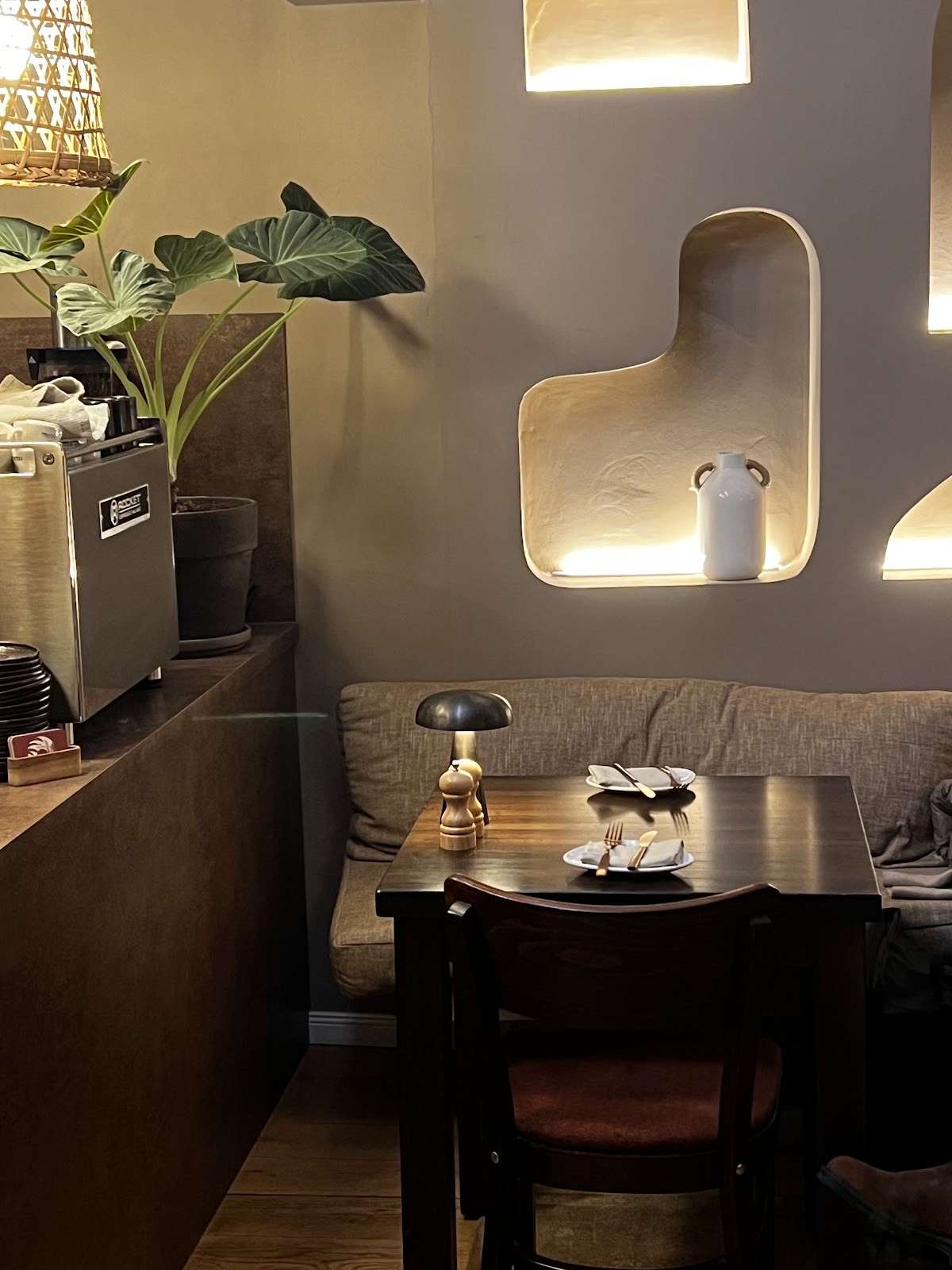 MIROU Mezze Bar: the place