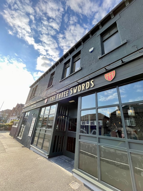 The Three Swords - Horsforth: photo
