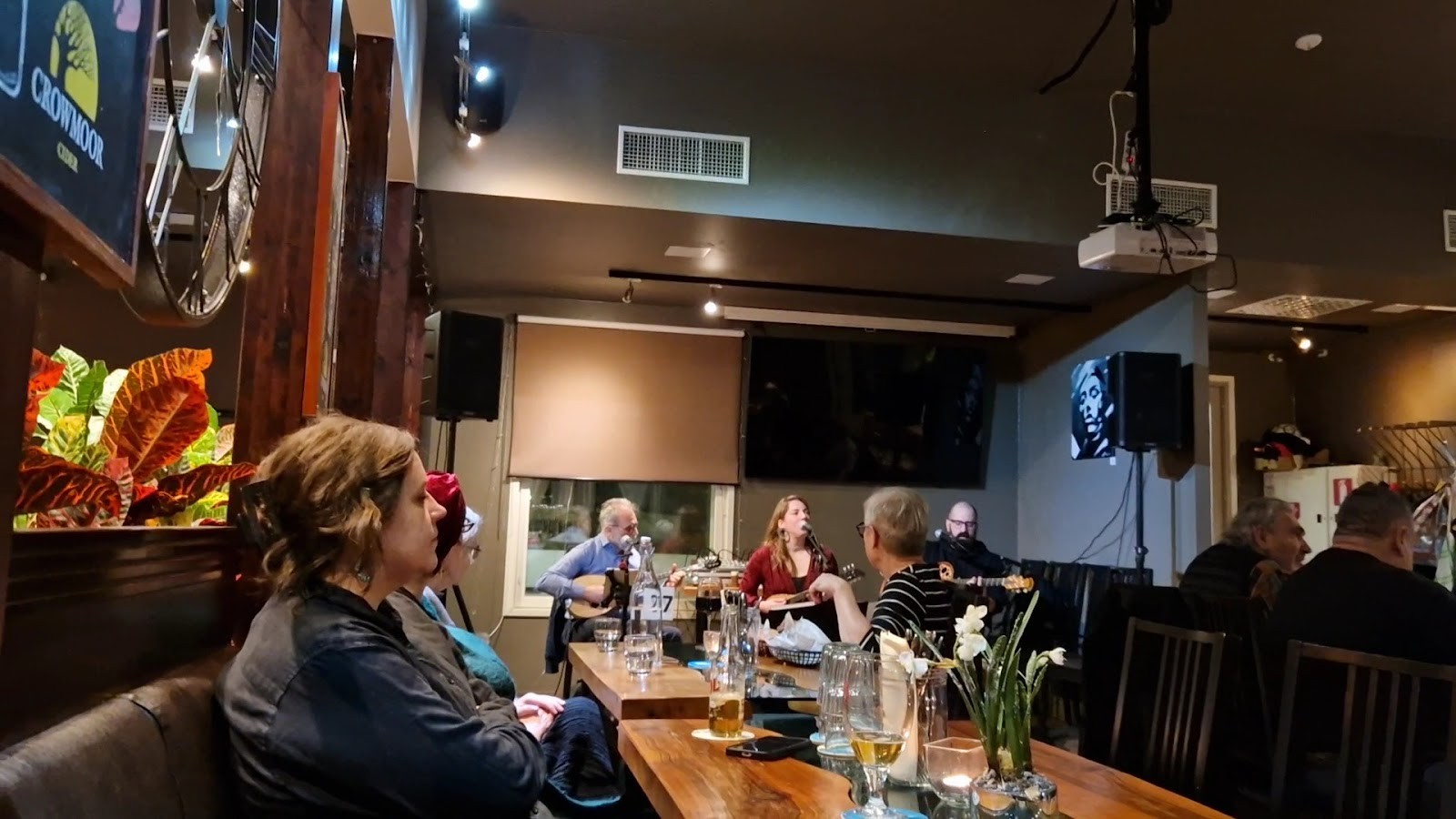 Lokal Food & Bar: the place