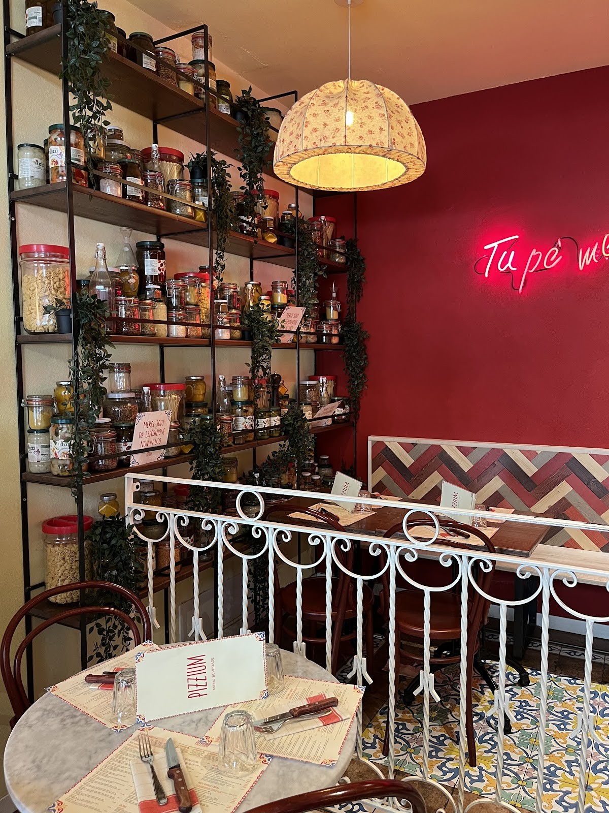 Pizzium - Via Arco: the place