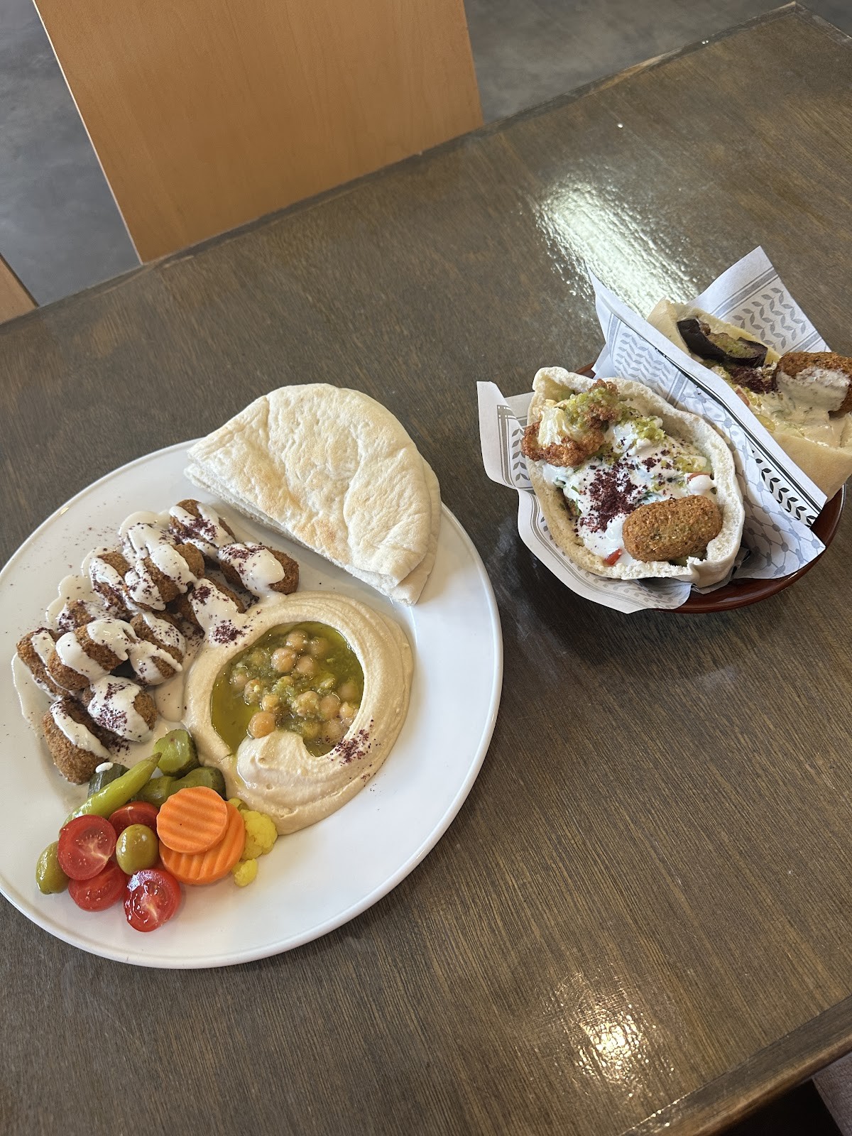 Wazzup Falafel: food & drinks