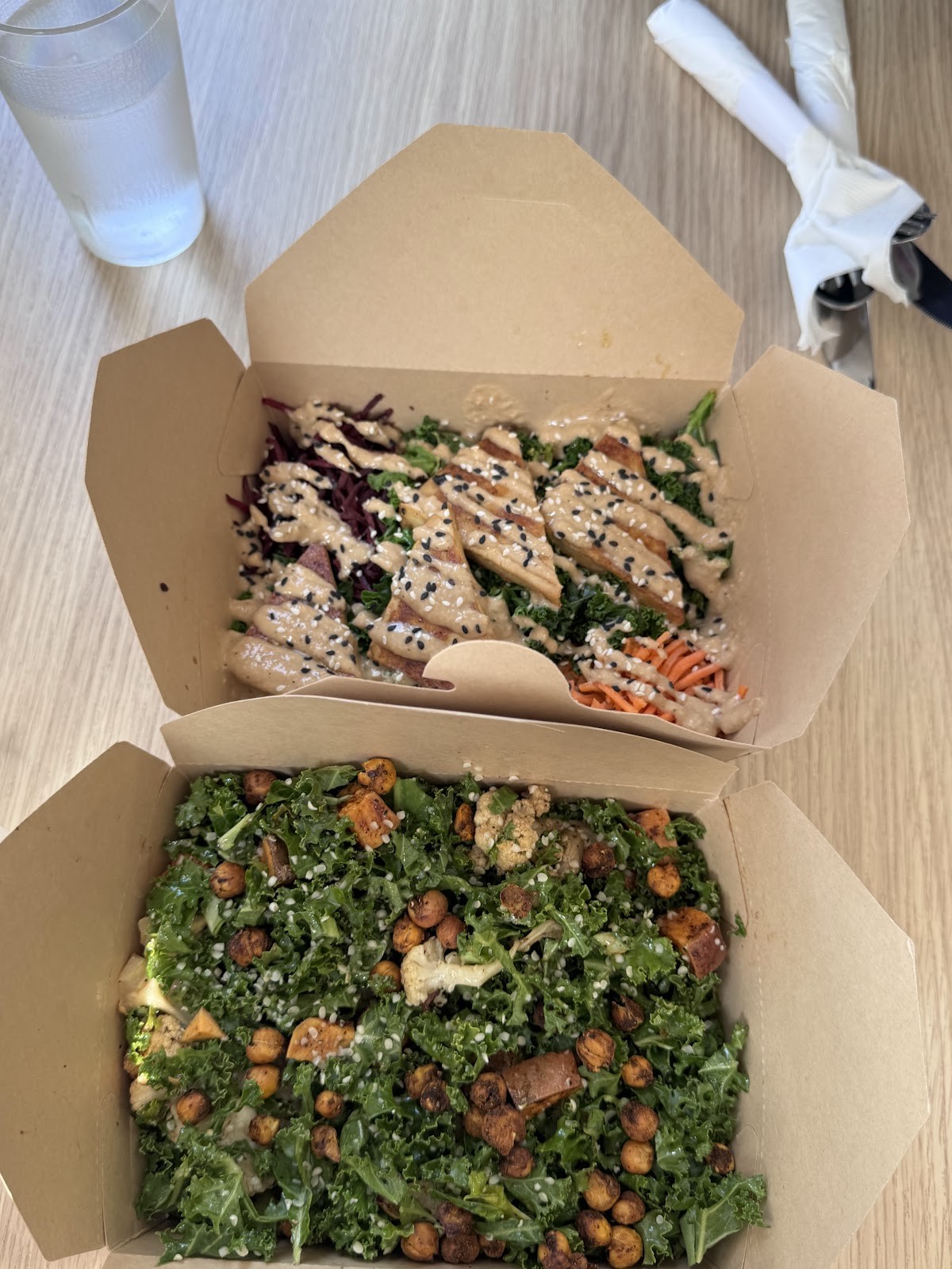 Lettuce Love Café: food & drinks