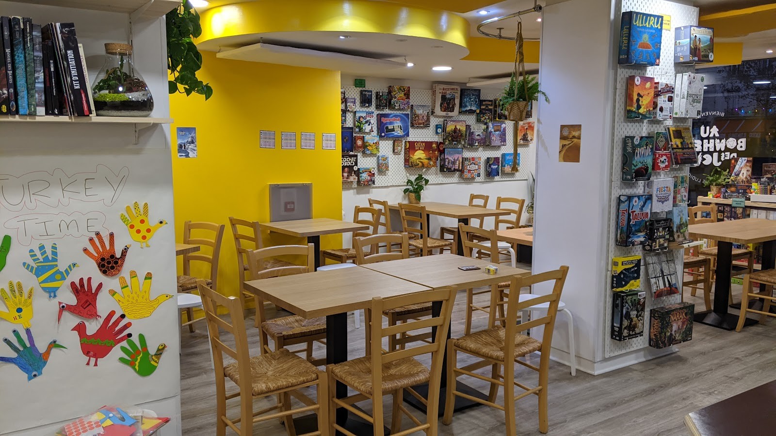Au Bonheur des Jeux: the place