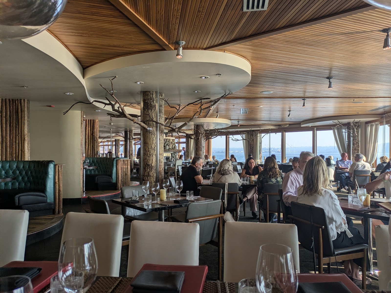 Six Seven Restaurant: the place