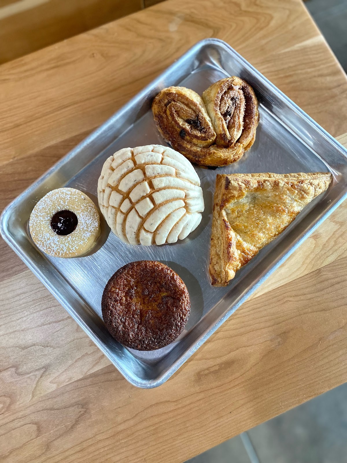 Delicias Bakery and Some: food & drinks