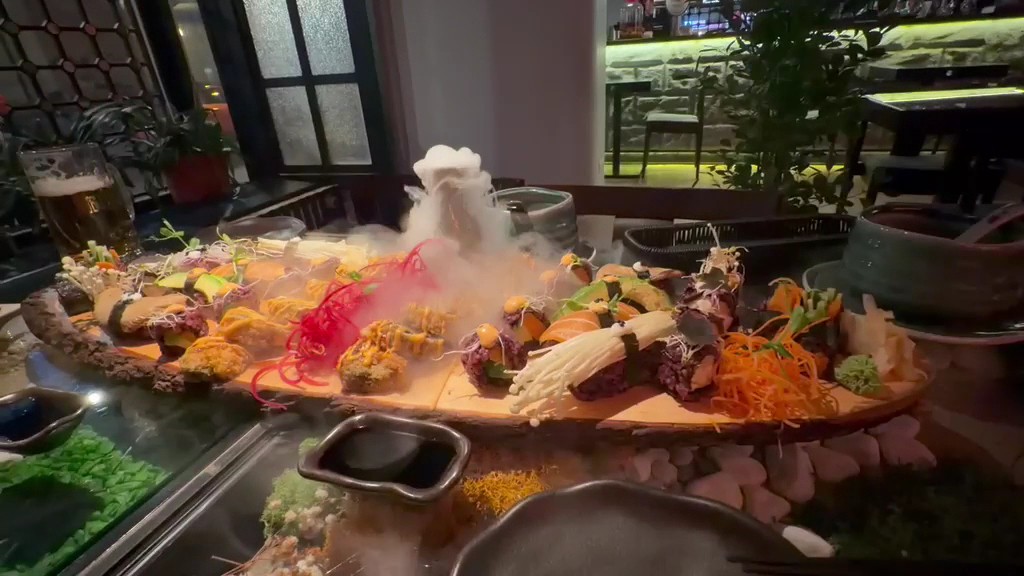 Emira Vegan Sushi Restaurant: food & drinks