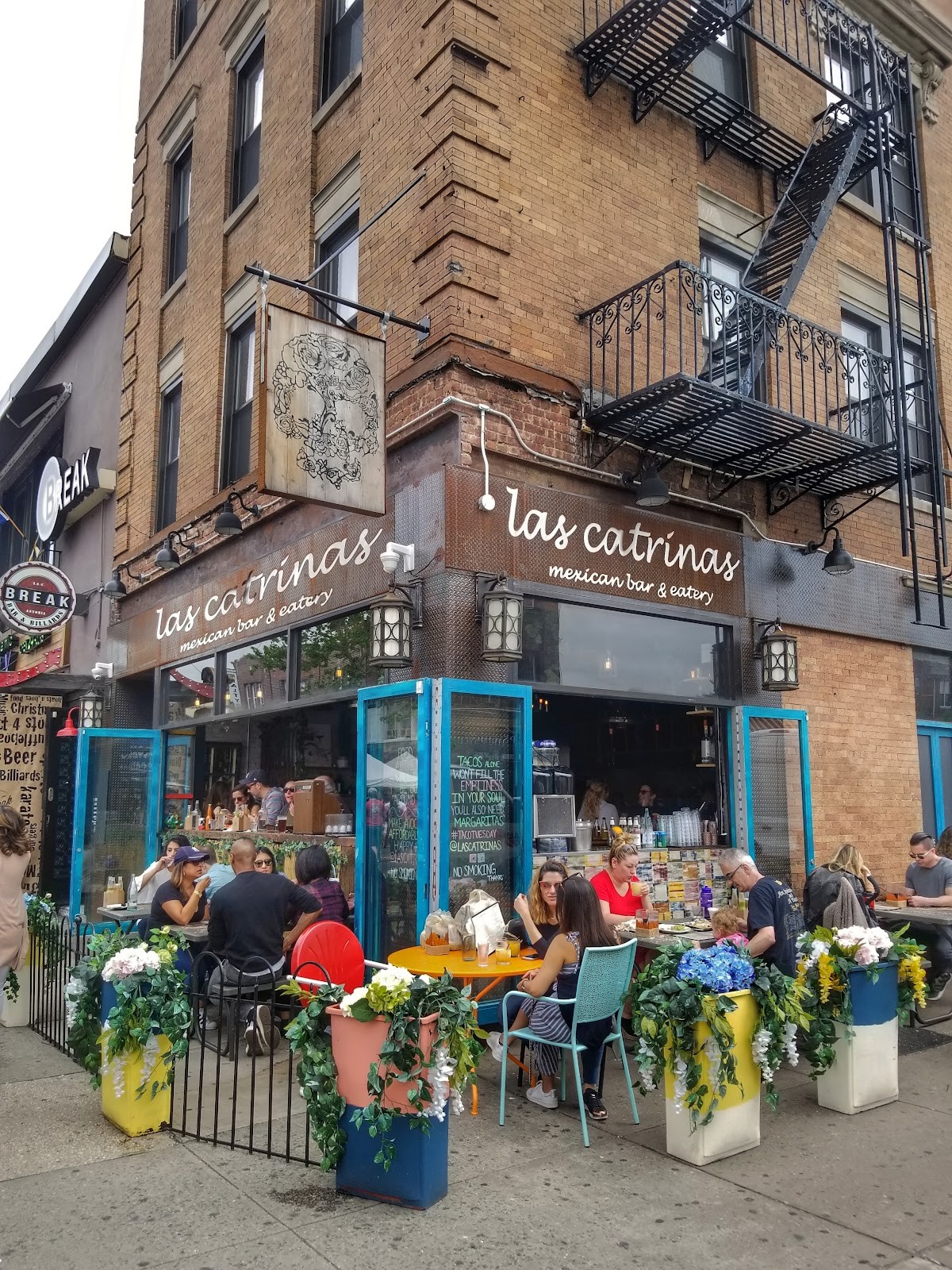 Las Catrinas mexican bar & eatery: the place