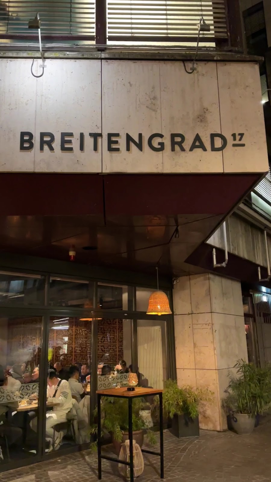 Breitengrad 17 Stuttgart: the place