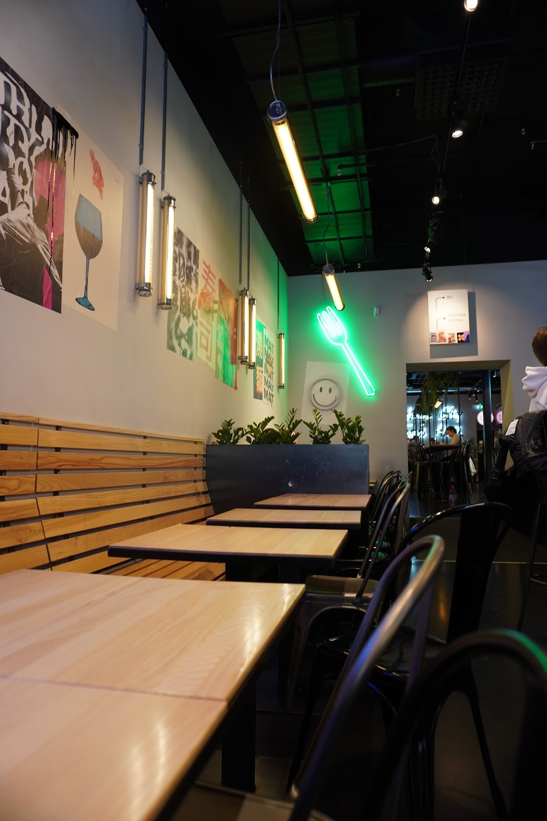 VÅR PIZZA: the place
