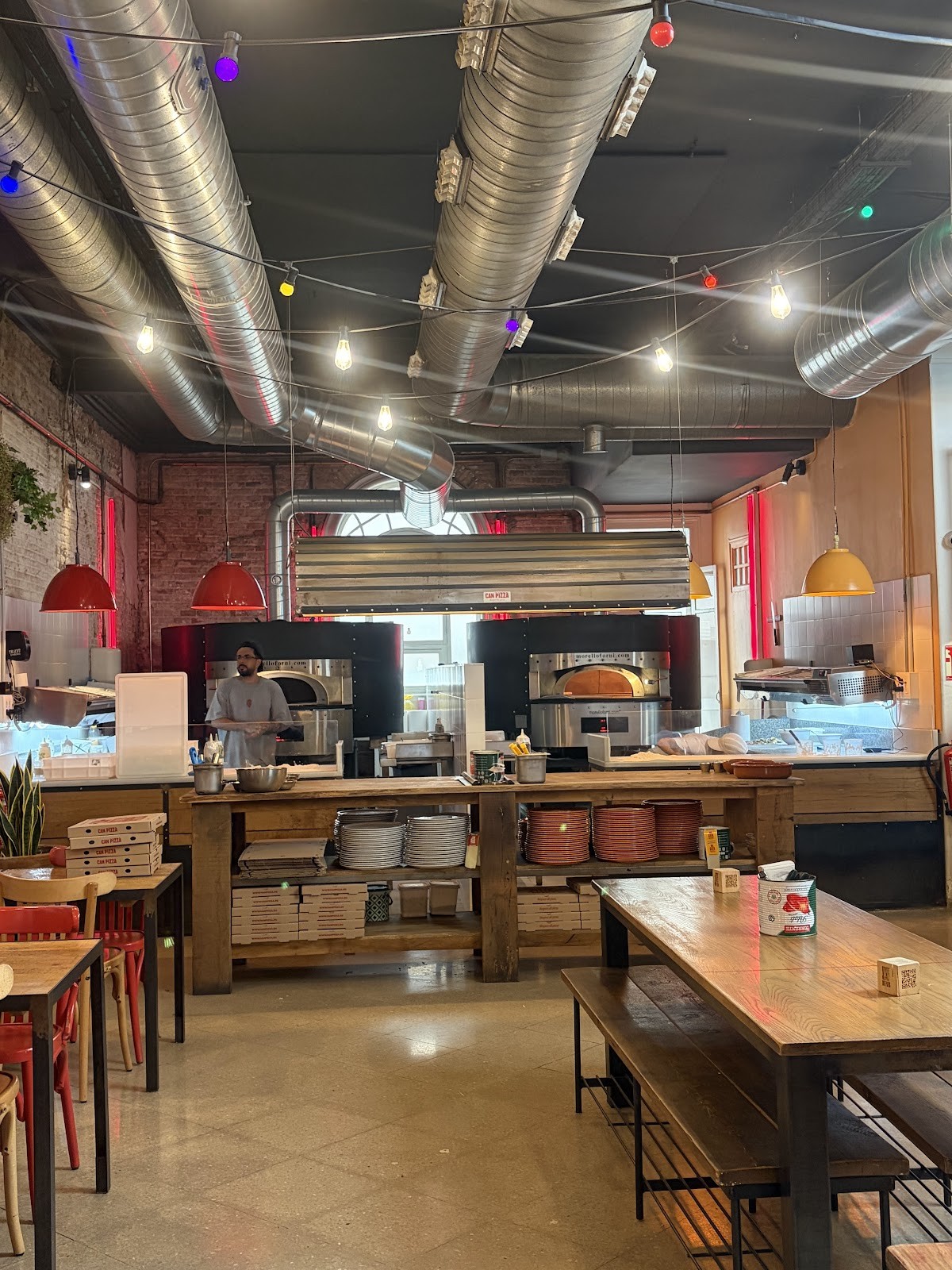 Can Pizza Universitat: the place