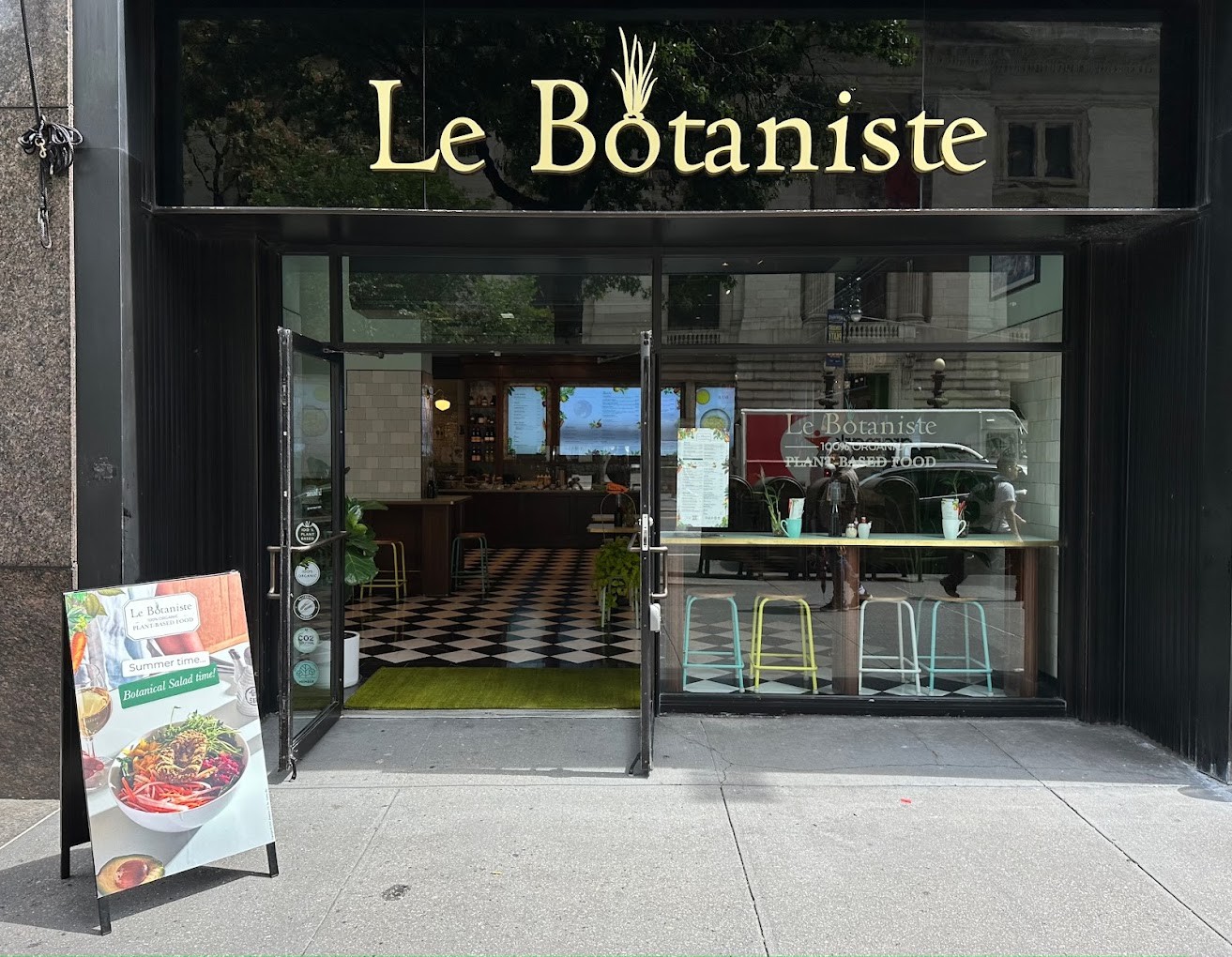 Le Botaniste: the place