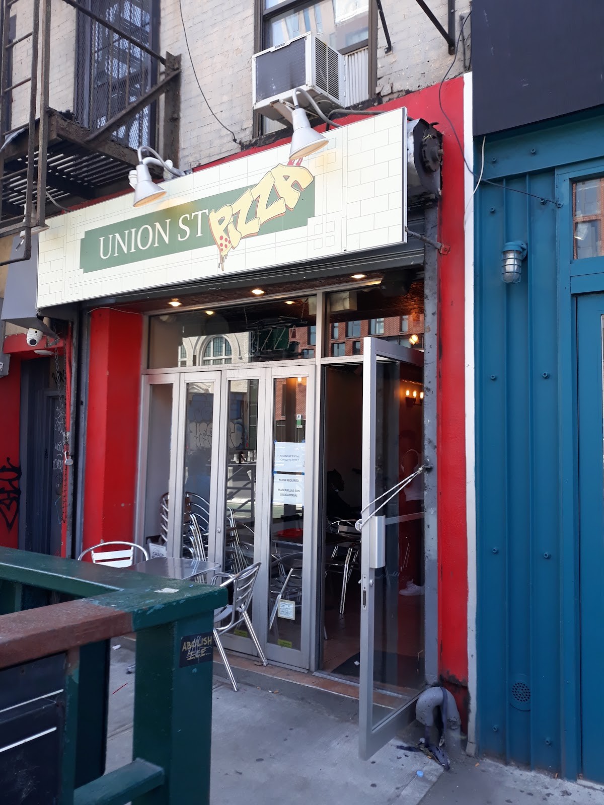 Union Street Pizza: the place