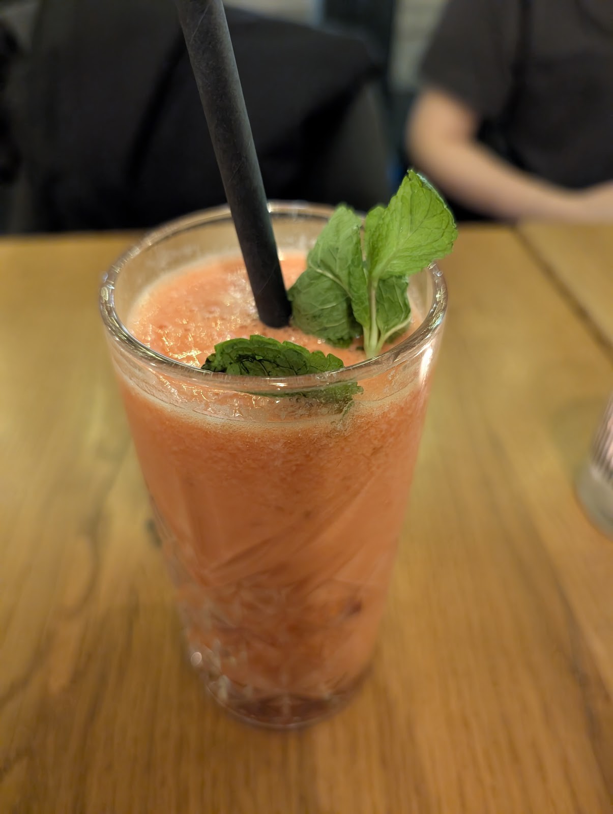 TA Vegan House Altona: food & drinks