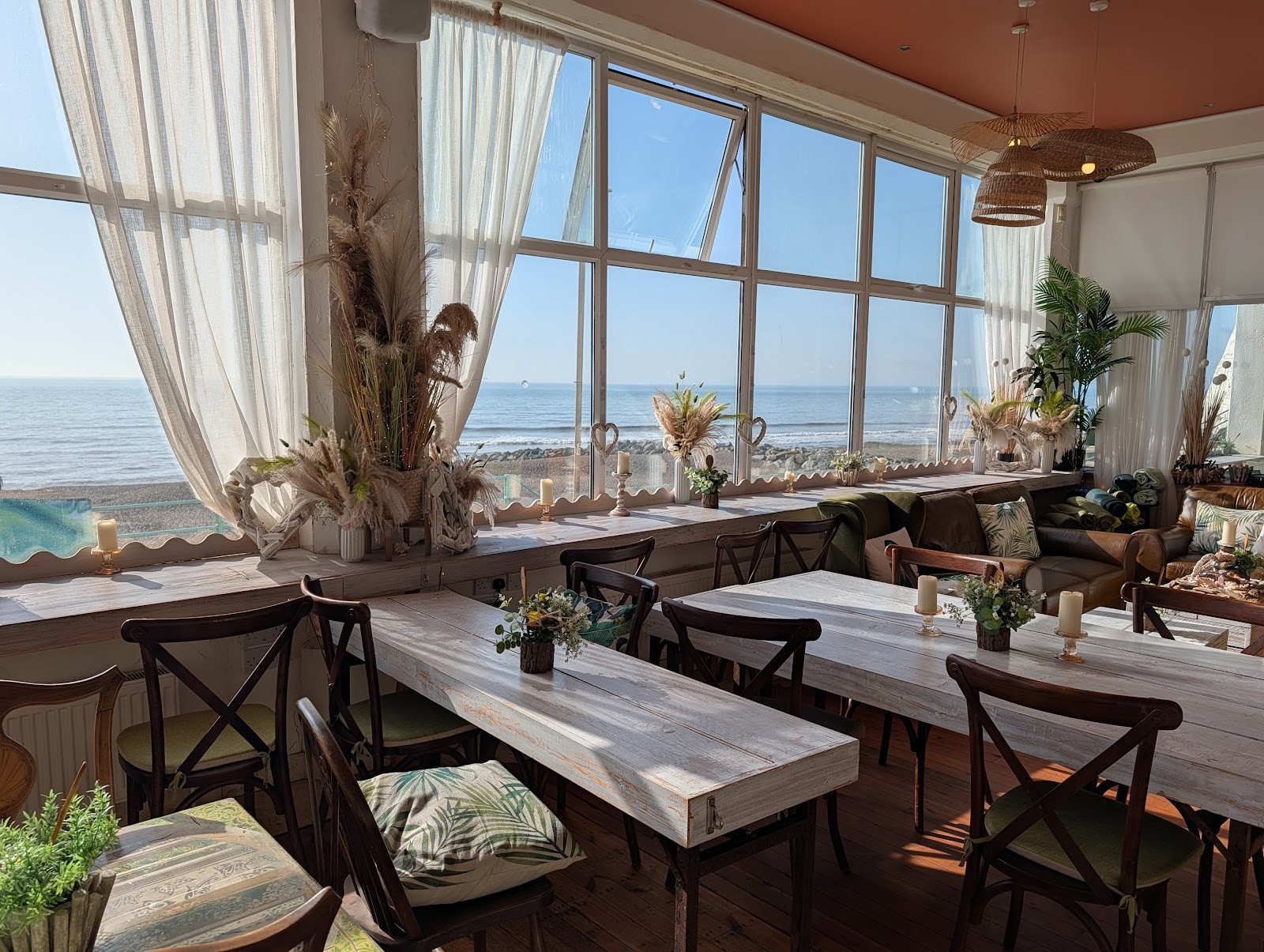 Whitecliffs Cafe, Bar and Grill: the place