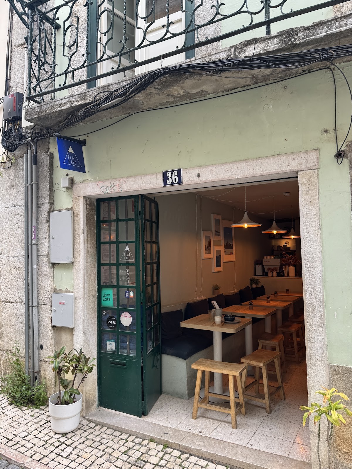 Flat Café: the place
