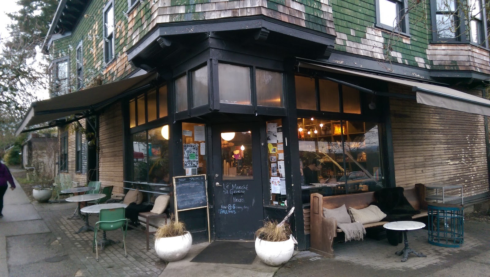 Le Marché St. George: the place