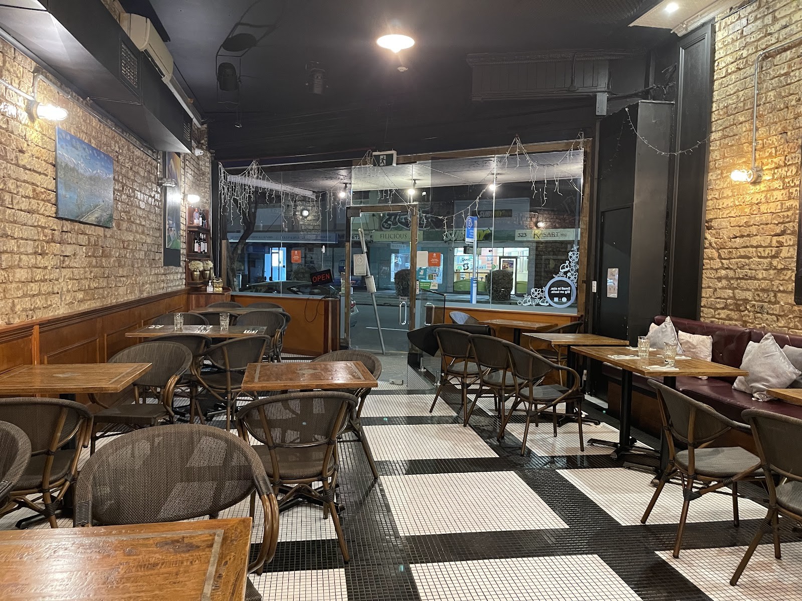 Zeera Tadka Indian Restaurant: the place