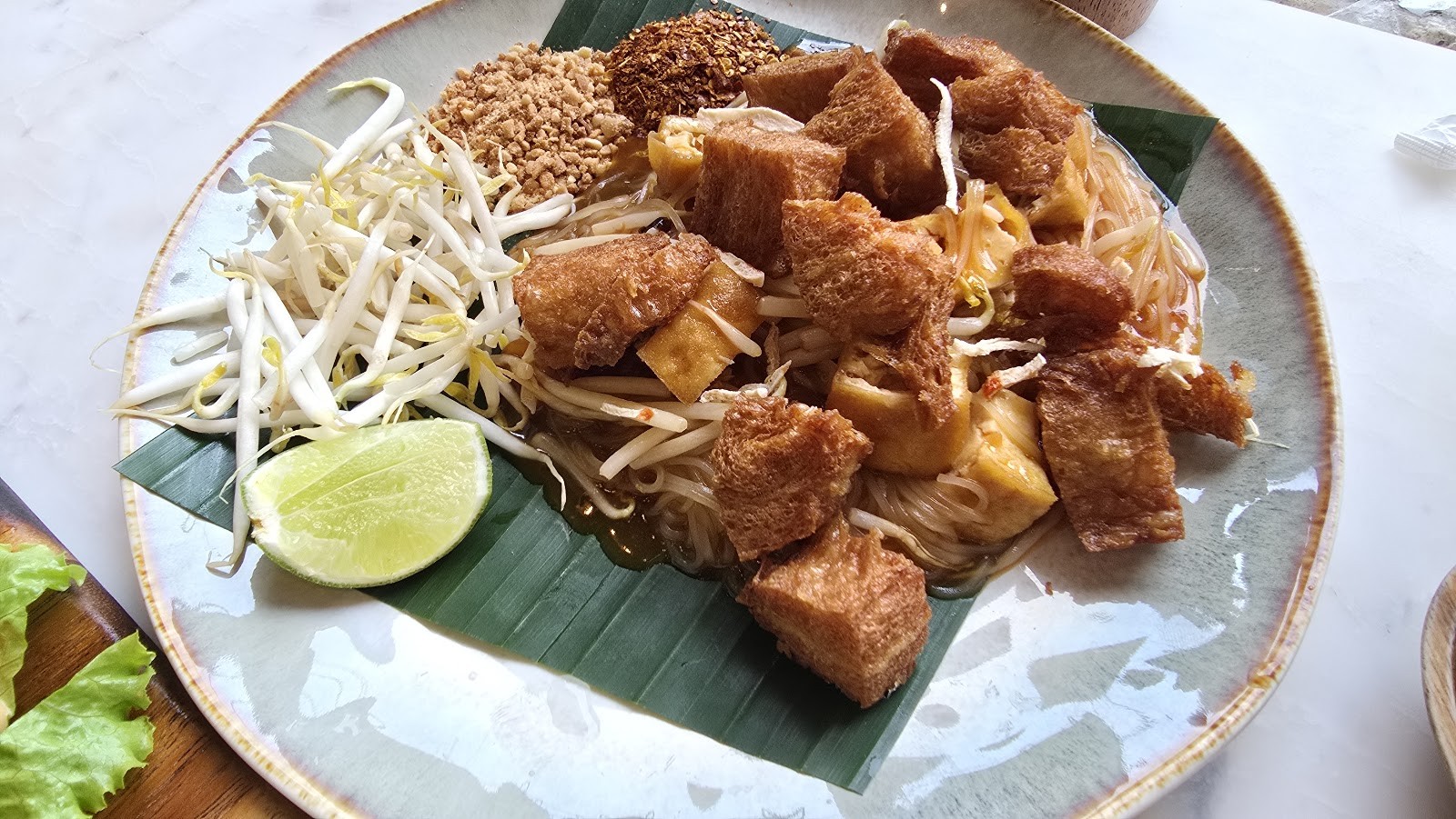 Kem-Kon Vegan Phahurat: food & drinks