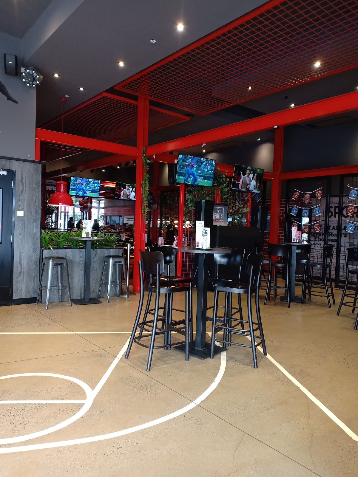 The Sporting Globe Bar & Grill Watergardens: the place