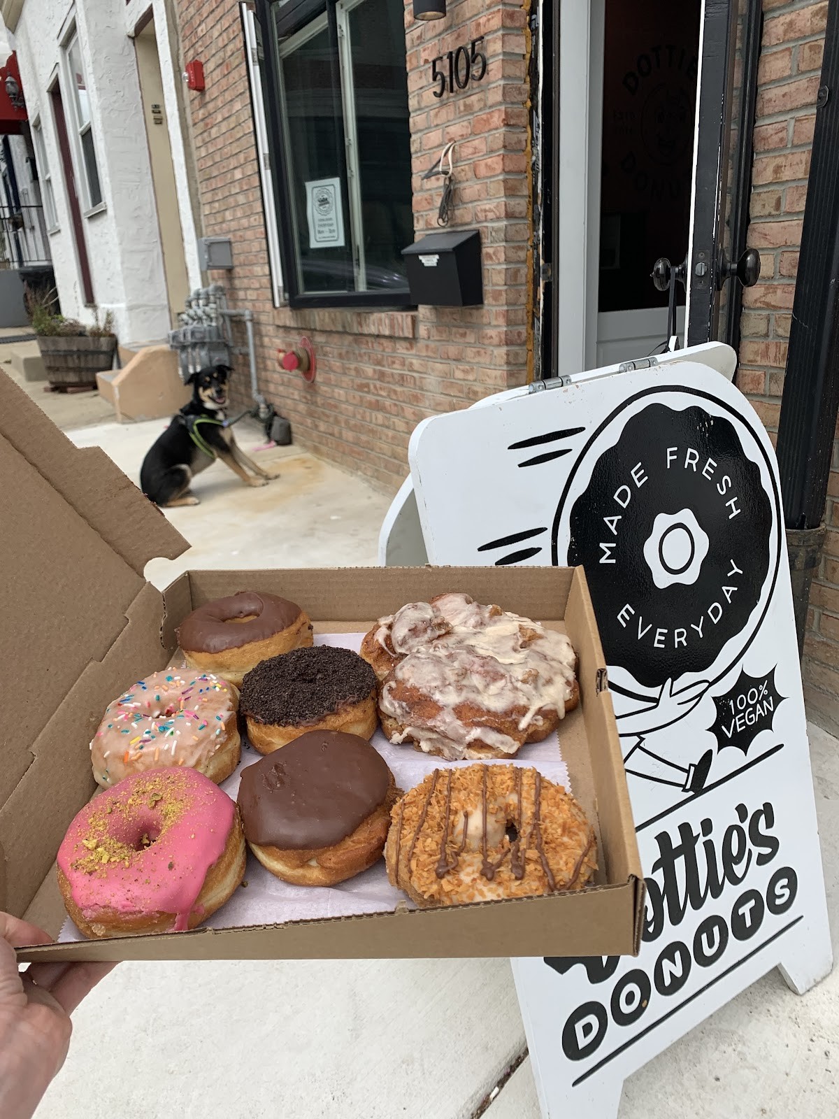 Dottie’s Donuts: food & drinks