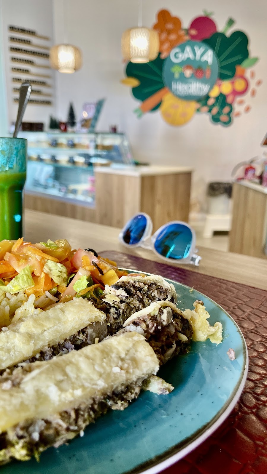 Gaya Veggie Market & Coffee Shop: food & drinks