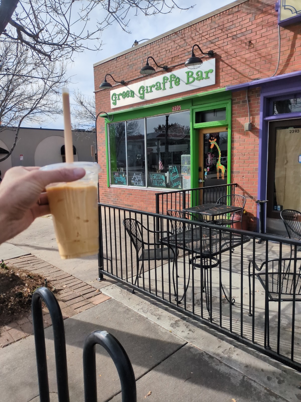 Green Giraffe Bar: the place