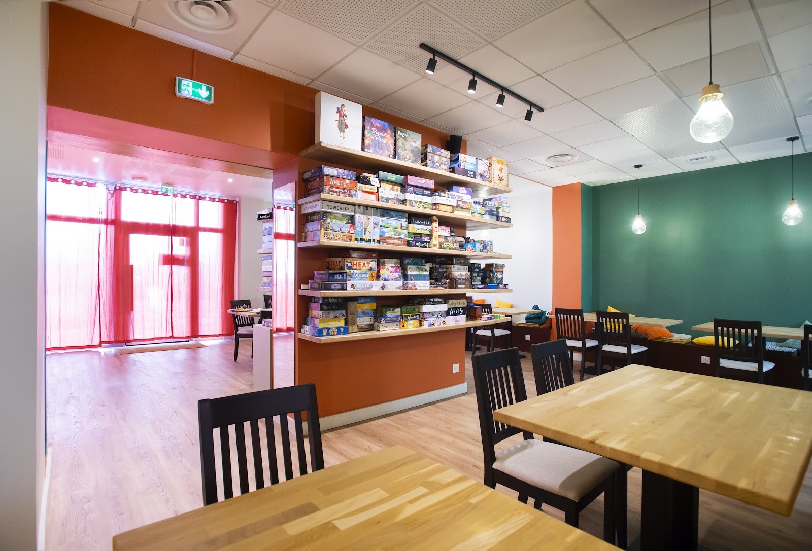 Au Dé 12 - Bar à jeux de société: the place