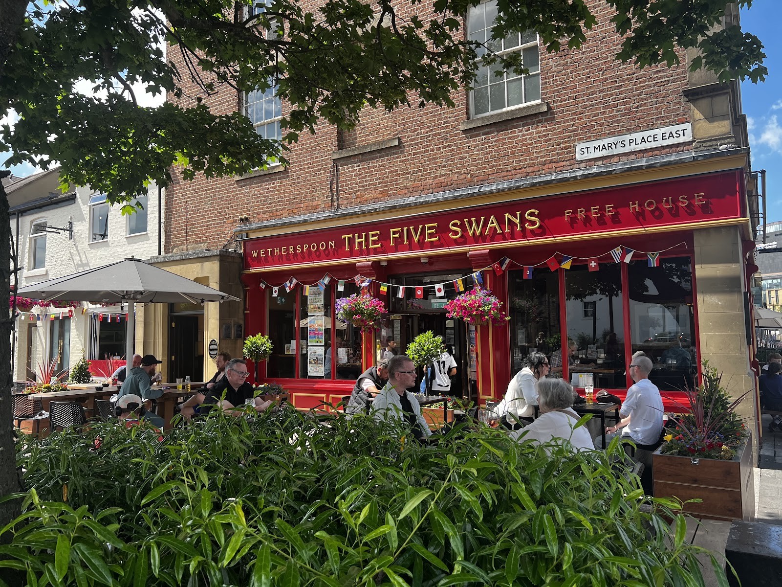 The Five Swans: the place